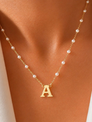 Colar Letra Inicial com Pérolas Banhado a Ouro 18K Personalizado Feminino Delicado Elegante