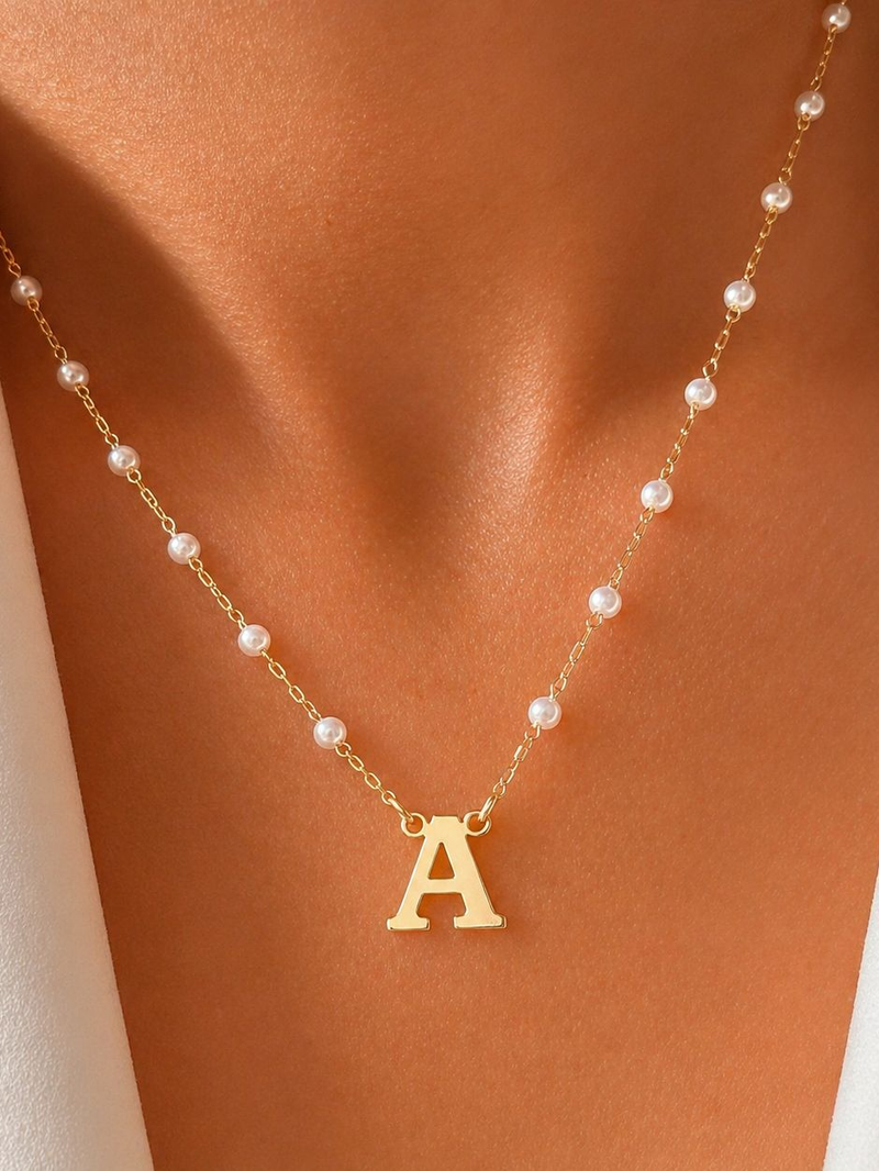 Colar Letra Inicial com Pérolas Banhado a Ouro 18K Personalizado Feminino Delicado Elegante